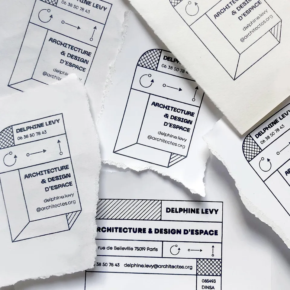 Papeterie de Delphine Levy, architecture et design d'espace, imprimée sur papiers déchirés